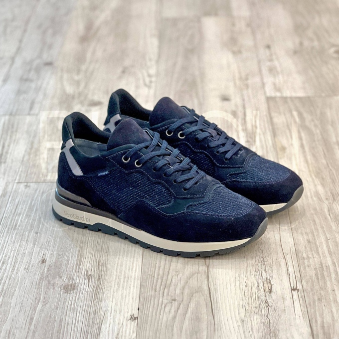 Sneaker in Camoscio