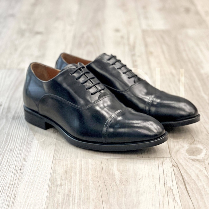 Allacciata in Pelle nera
