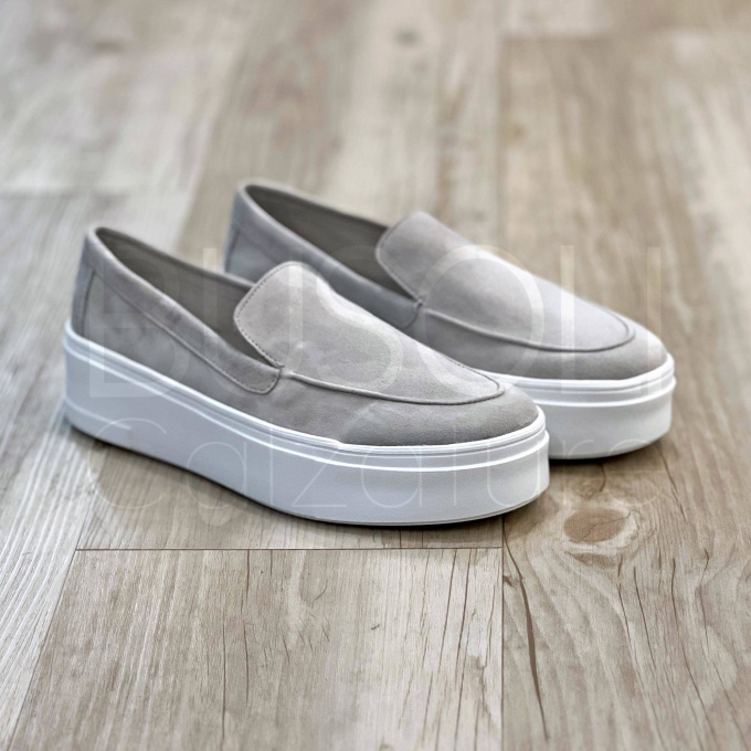 Slip-on in Camoscio platform