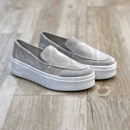 Slip-on in Camoscio platform
