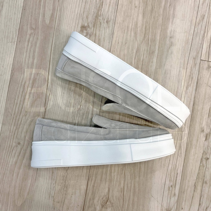 Slip-on in Camoscio platform