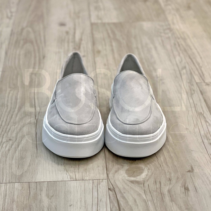 Slip-on in Camoscio platform