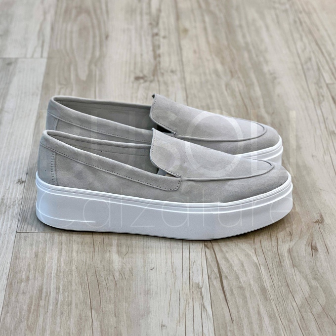 Slip-on in Camoscio platform