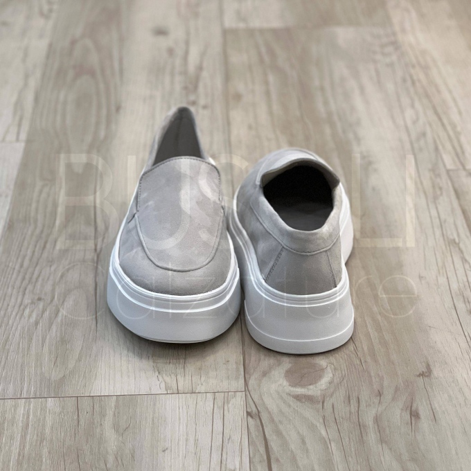 Slip-on in Camoscio platform