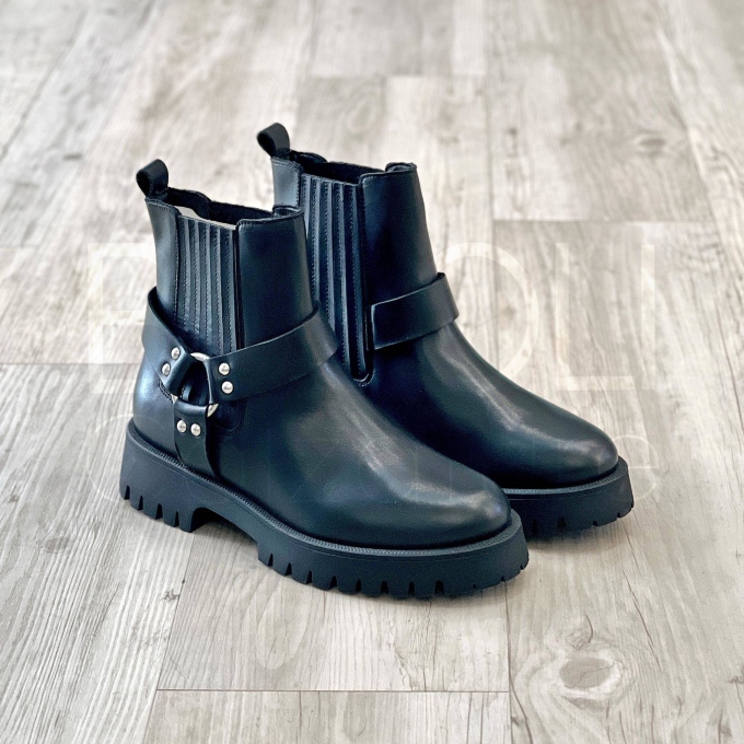 Biker in Pelle con anella