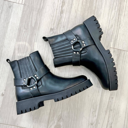 Biker in Pelle con anella