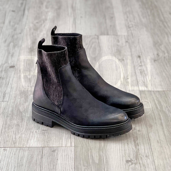 Beatles in Pelle con calza