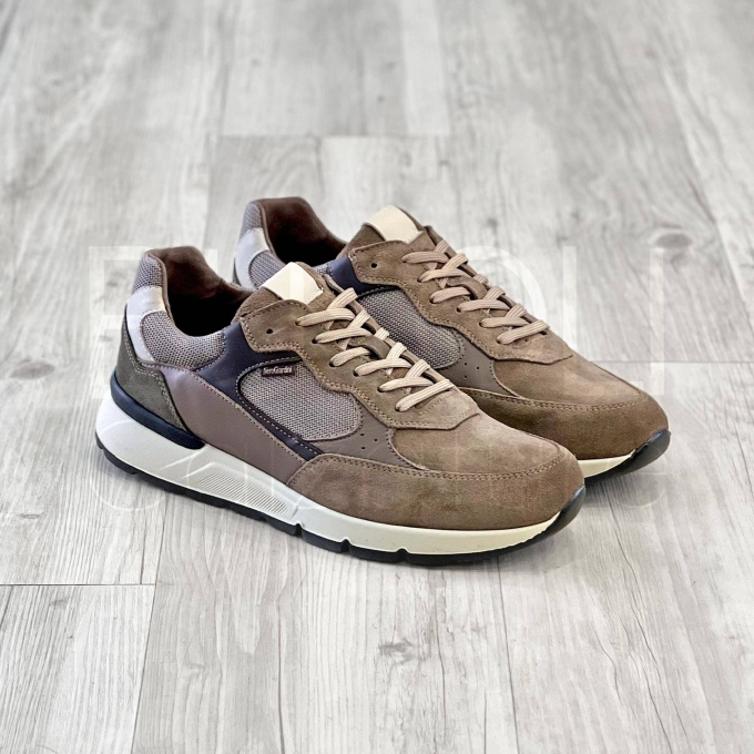 Sneaker in Camoscio