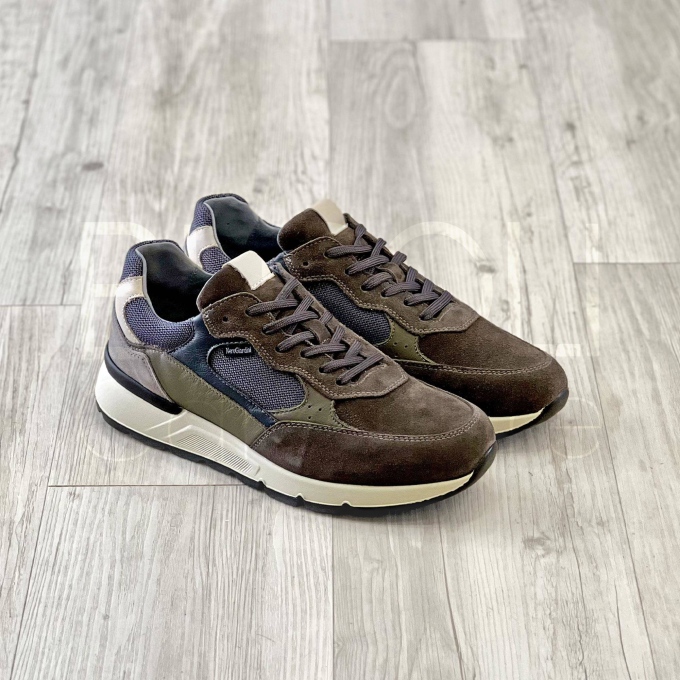Sneaker in Camoscio
