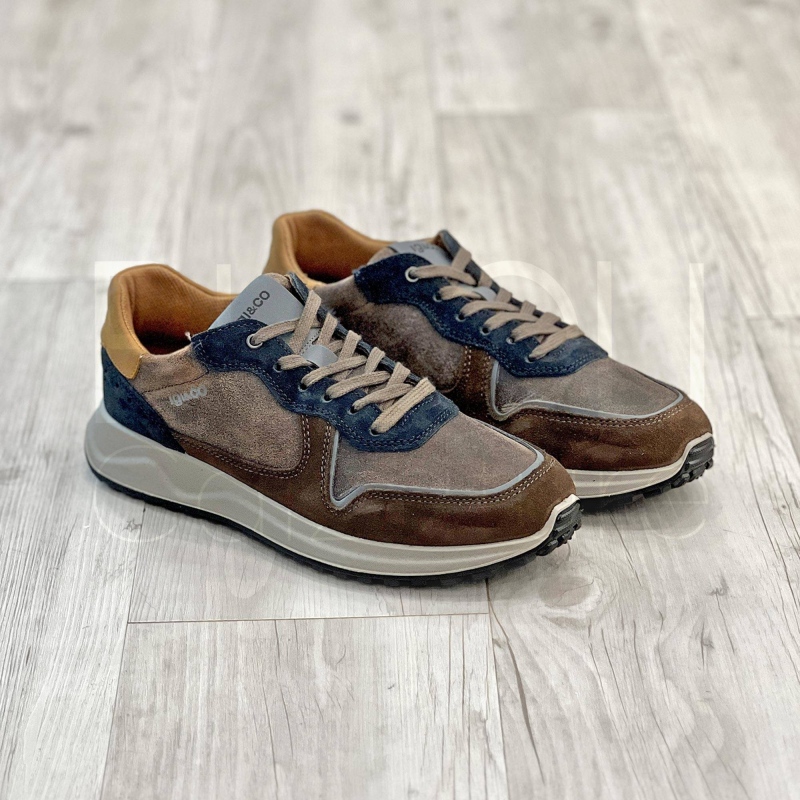 Sneaker in Camoscio