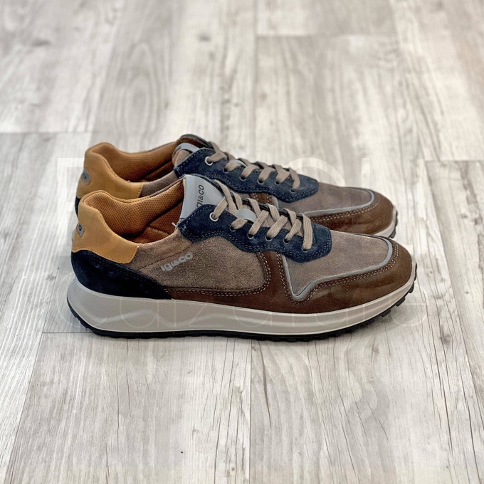 Sneaker in Camoscio