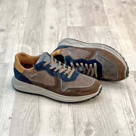 Sneaker in Camoscio