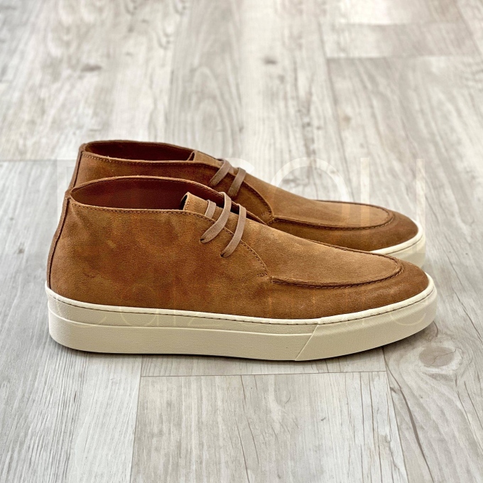 Desert boot in Pelle scamosciata con suola over