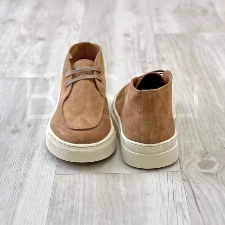 Desert boot in Pelle scamosciata con suola over