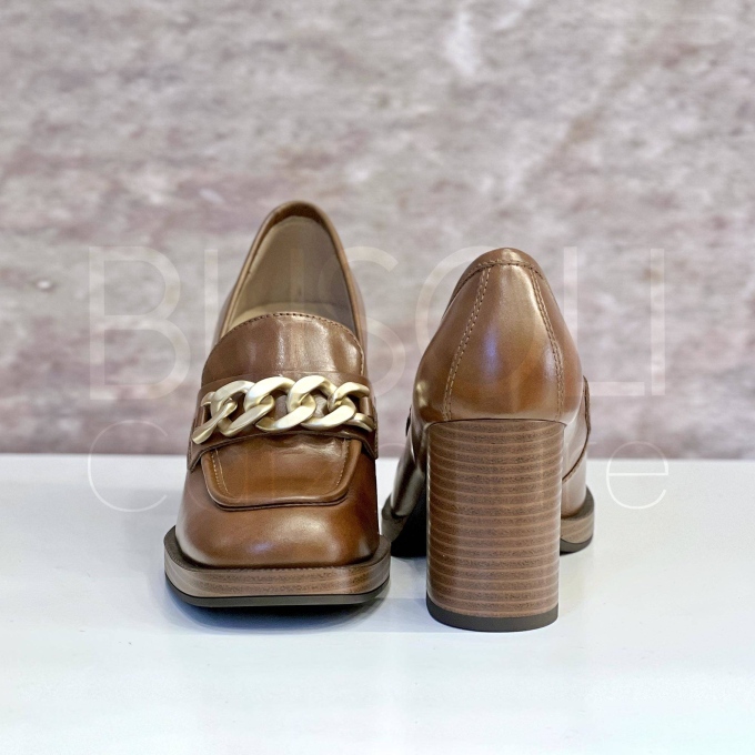 Mocassini in Pelle con catena e tacco in legno