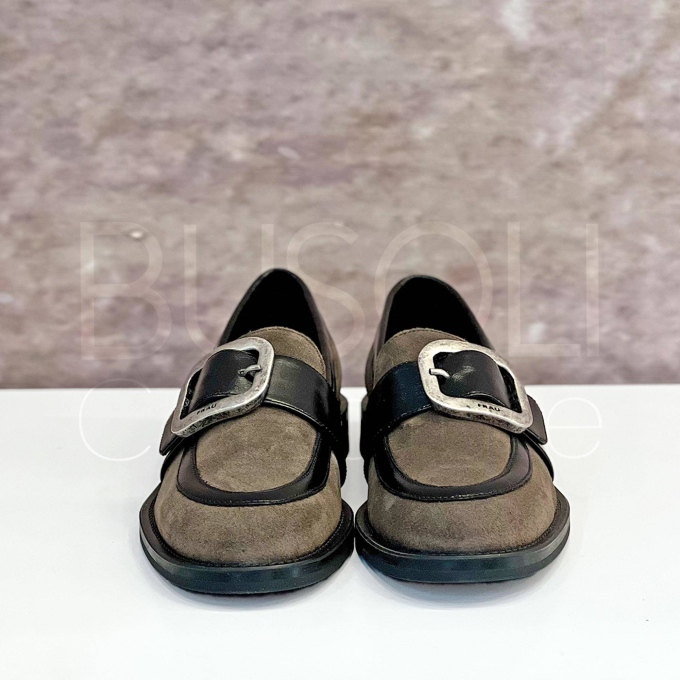 Mocassino in Camoscio maxi fibbia
