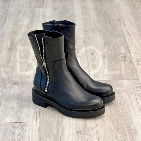 Biker in Pelle zip