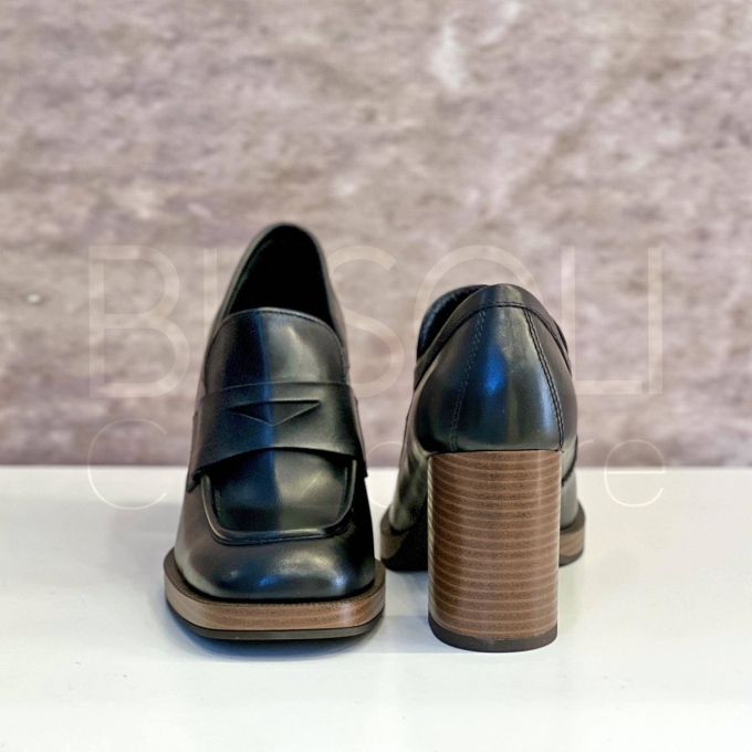 Mocassino in Pelle con traversina e tacco 3,5cm