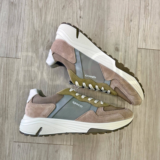 Sneaker in Camoscio