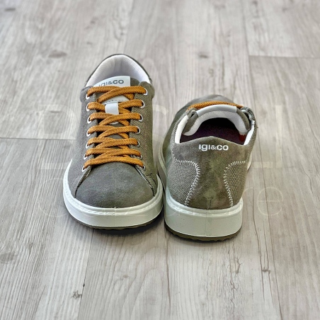 Sneaker in Tela