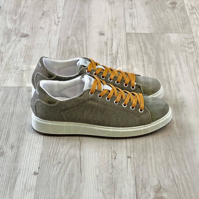 Sneaker in Tela