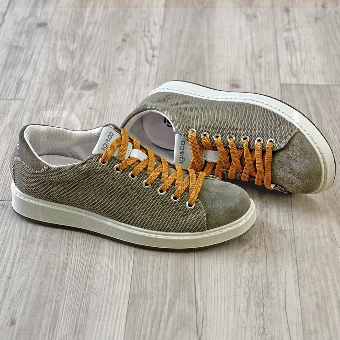 Sneaker in Tela