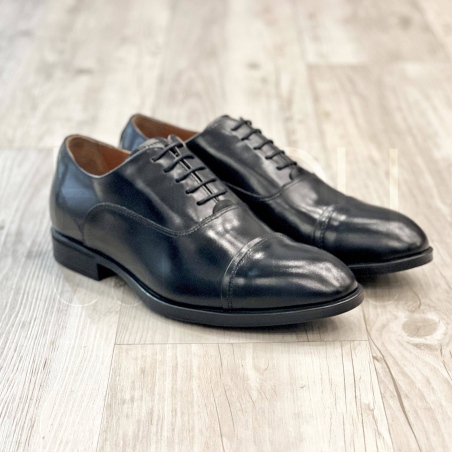 Allacciata in Pelle nera