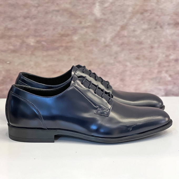 Stringata in pelle spazzolata Blu