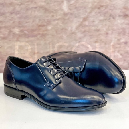 Stringata in pelle spazzolata Blu