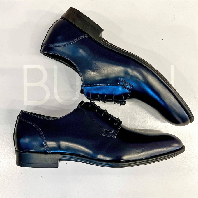 Stringata in pelle spazzolata Blu