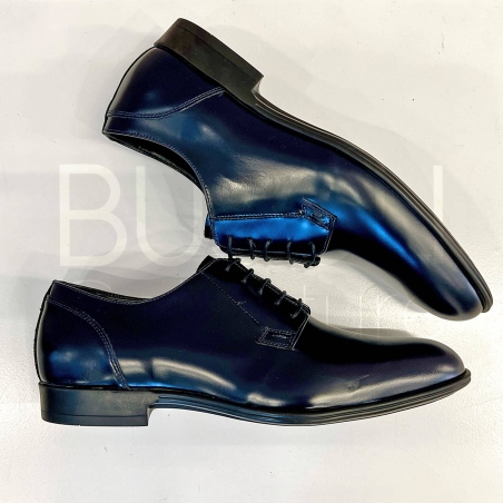Stringata in pelle spazzolata Blu