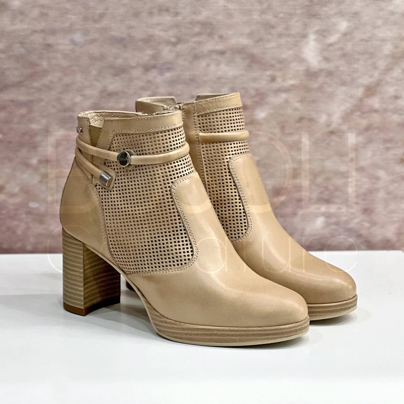 Tronchetto in Pelle con accessorio