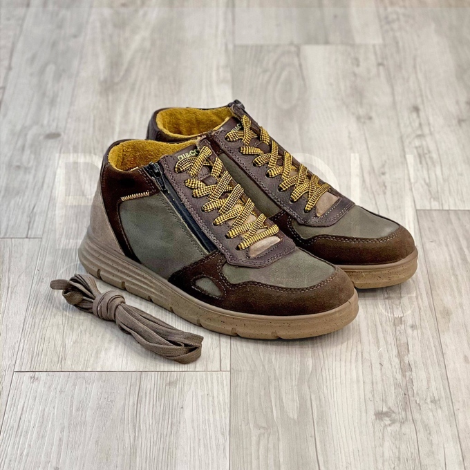 Sneaker Nabuk alta con zip