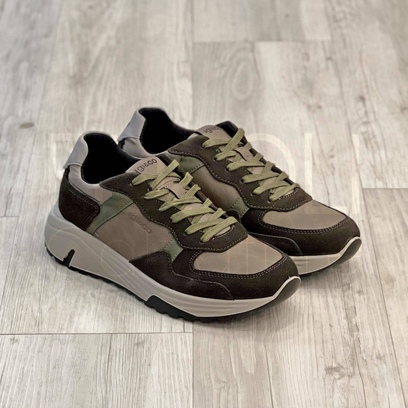 Sneaker in Nabuk