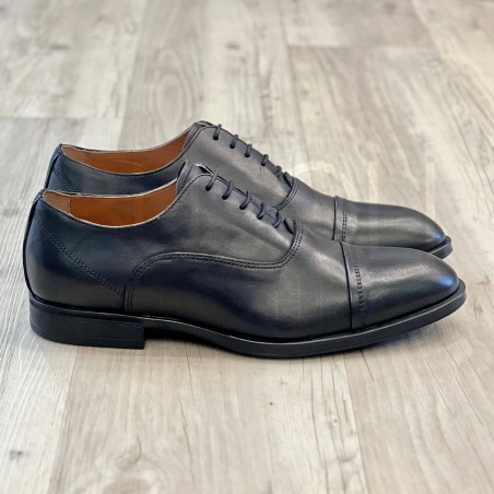 Stringata in Pelle con puntale