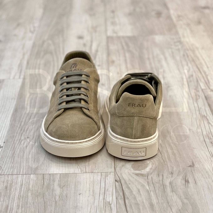 Sneaker in Camoscio