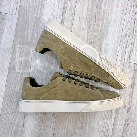 Sneaker in Camoscio