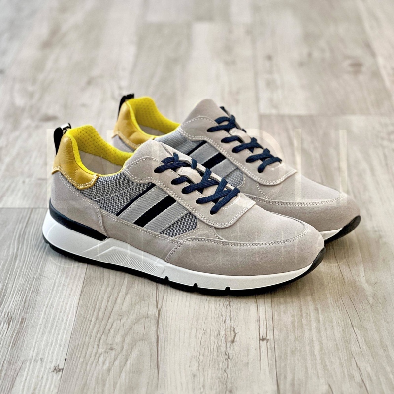 Sneaker in Camoscio