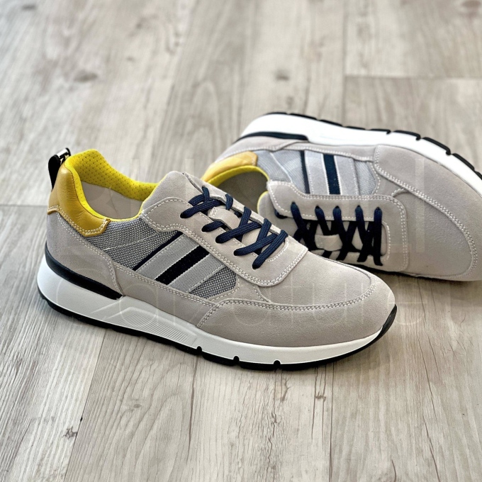 Sneaker in Camoscio