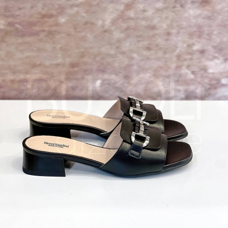 Ciabatta in Pelle con accessorio