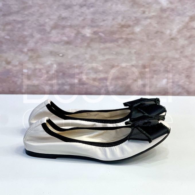 Ballerina in Pelle con fiocco