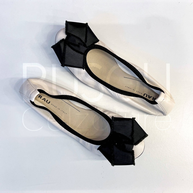 Ballerina in Pelle con fiocco