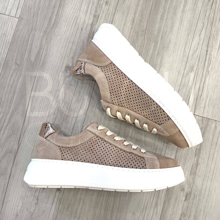 Sneaker In Crosta Traforata