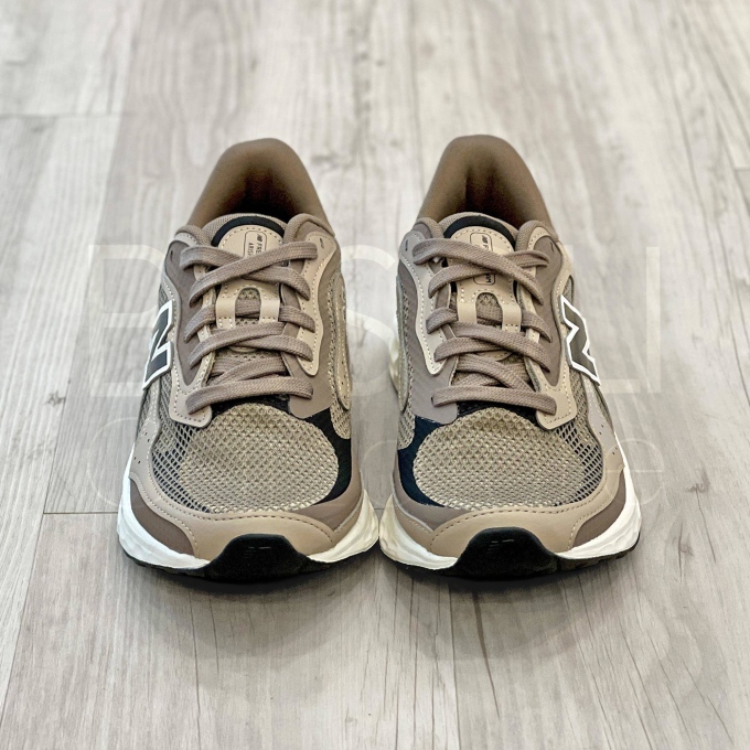 819 Taupe