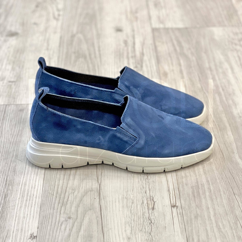 Slip- on camoscio