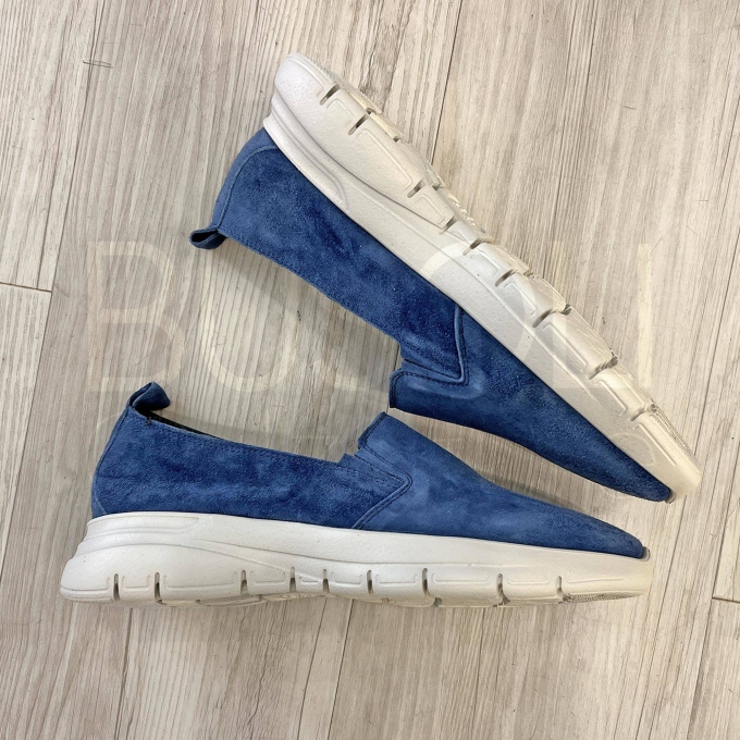 Slip- on camoscio
