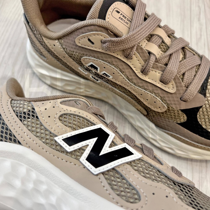 682 Taupe