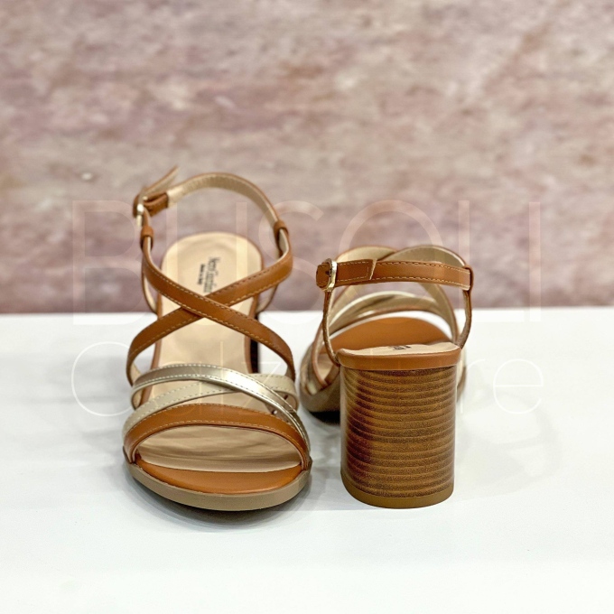 Sandalo in Pelle fascette ad incrocio