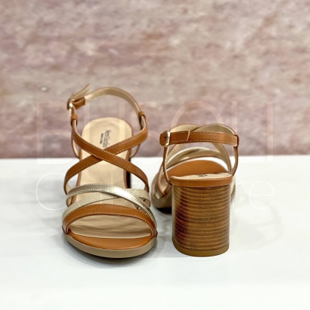 Sandalo in Pelle fascette ad incrocio