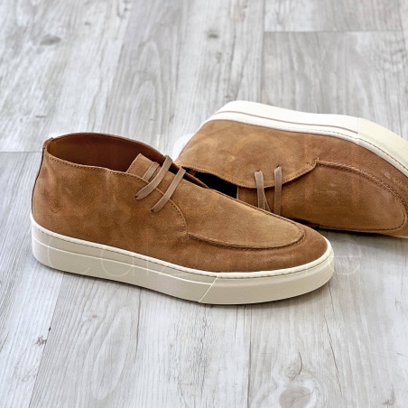 Desert boot in Pelle scamosciata con suola over